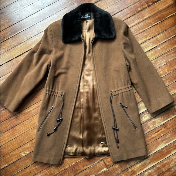 Vintage LISA FASHION Wool Cashmere Coat | Hourglass Silhouette | Med - Picture 5 of 15